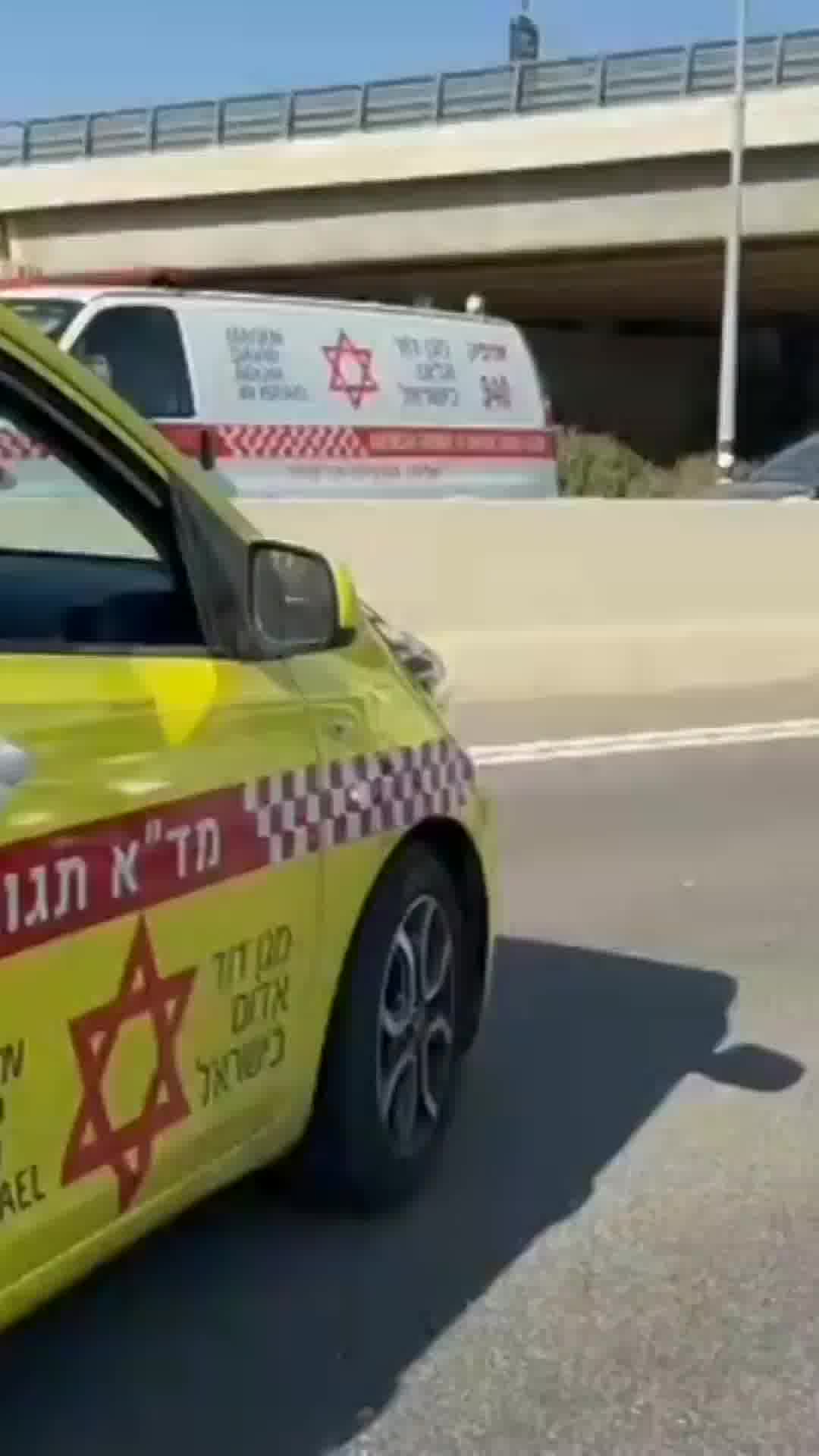 בן 30 נפצע קשה, גבר נוסף נפגע בינוני ואדם נוסף במצב קל בתאונה בין 4 כלי רכב סמוך למחלף קריית גת