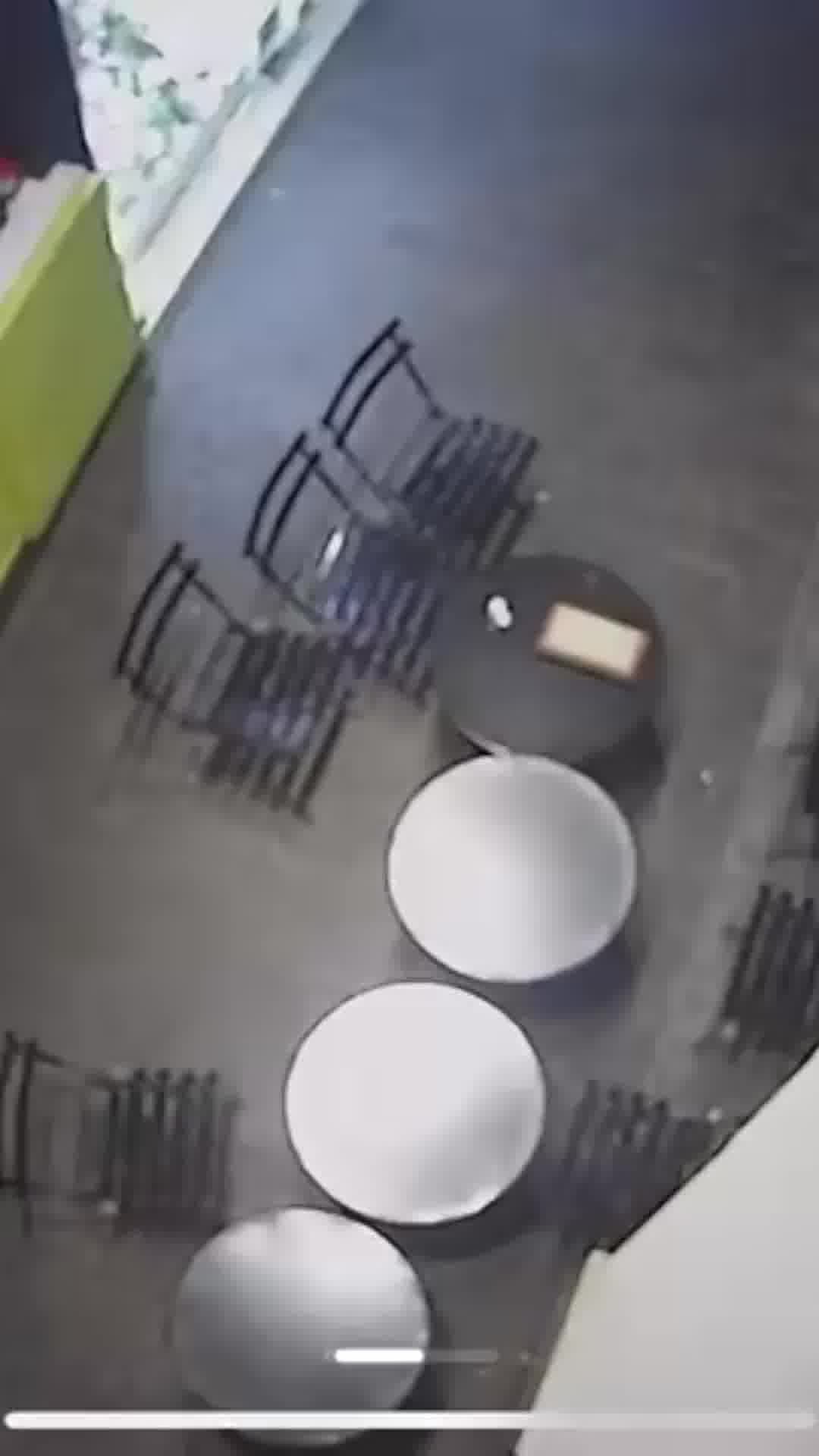 "אף ציוני לא בטוח כאן": מסעדה ישראלית באתונה הושחתה בידי רעולי פנים
