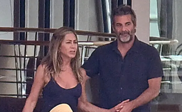 ג'ניפר אניסטון וג'ים קרטיס