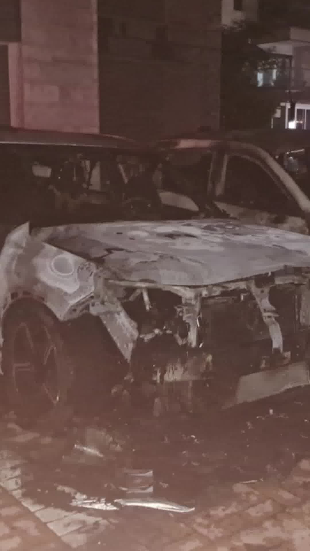 משטרת ישראל פתחה בחקירת חשד להצתת רכב בחנייה של בניין בטירת כרמל