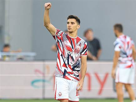 עם הגביע ביד (צילום: אלן שיבר)