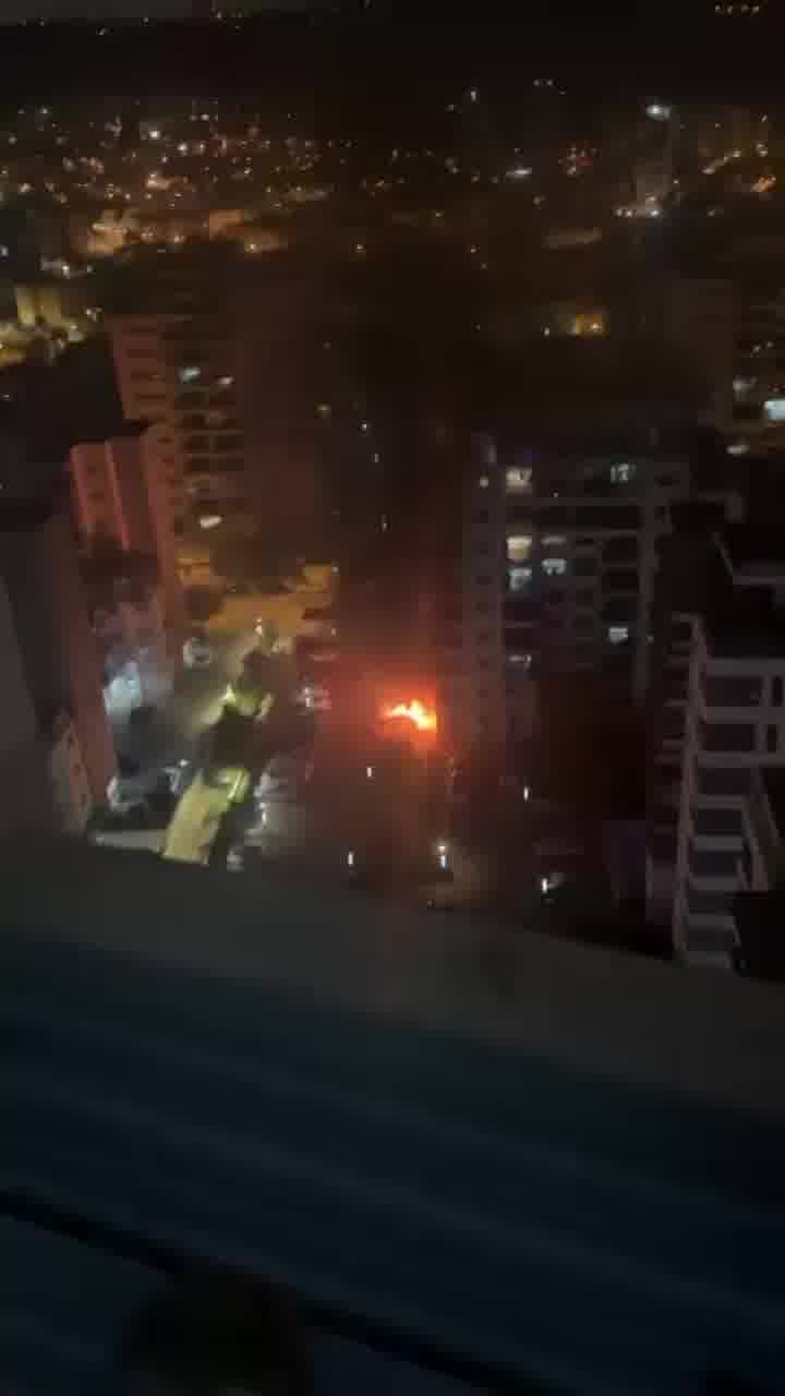 רכבים עלו באש הלילה בטירת כרמל. לוחמי האש מתחנת חיפה הוזנקו לשריפה