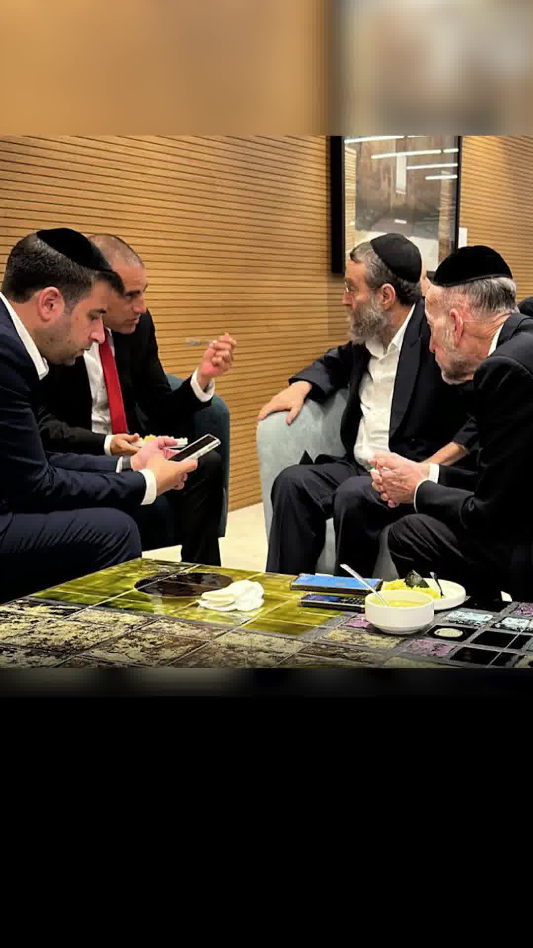 לאחר הפרישה - יו״ר דגל התורה גפני וסגה״ש מקלב עם אופיר כץ יו״ר הקואליציה