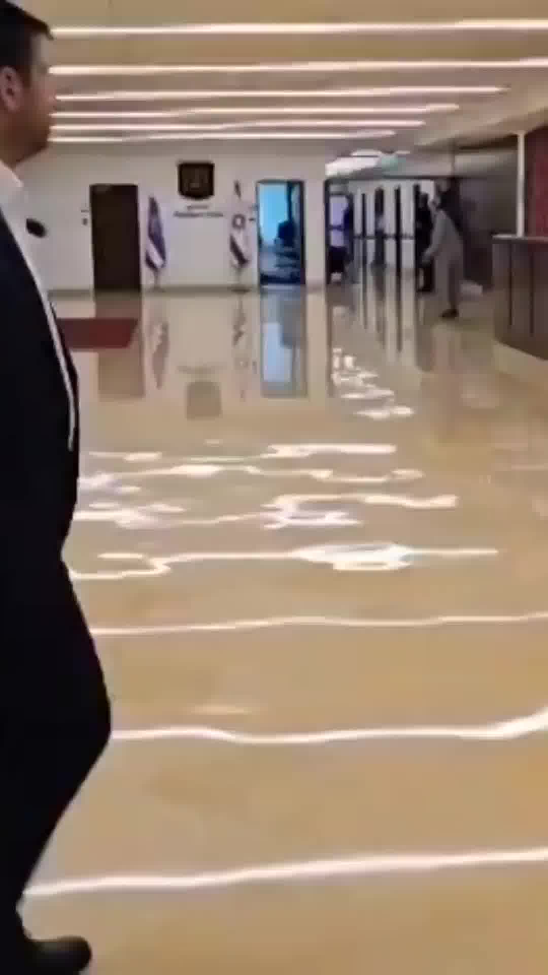 על רקע איומי סיעתו לפרוש מהקואליציה: גפני נכנס לפגישה עם נתניהו