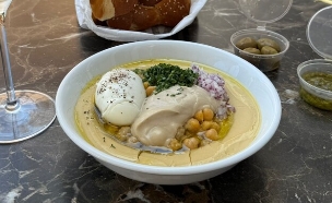 החומוס של מוטי טיטמן (צילום: לין לוי, mako אוכל)