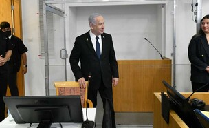ראש הממשלה בנימין נתניהו בבית המשפט (צילום: ראובן קסטרו)
