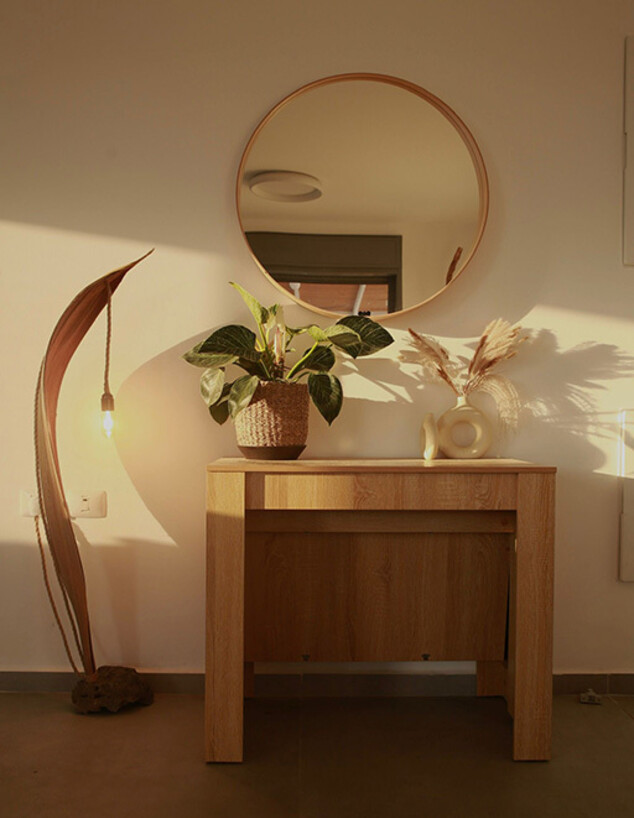 יובל עיני מנורת רצפה