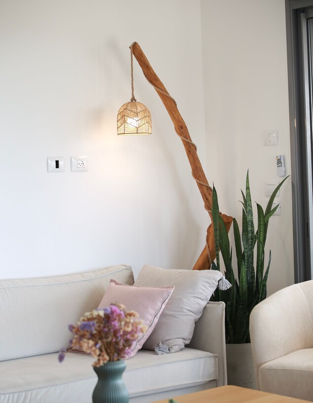 יובל עיני מנורת רצפה