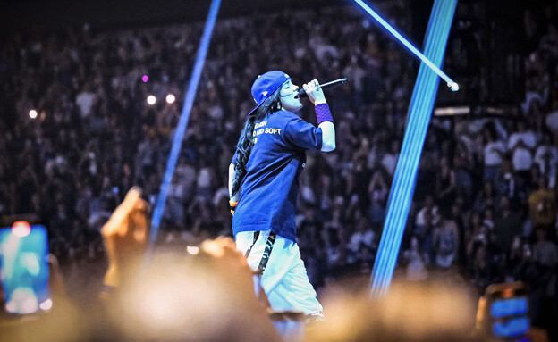 בילי אייליש בהופעה בהיכל O2 בלונדון