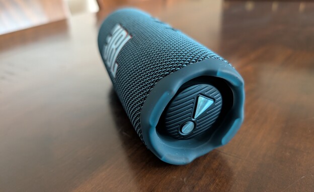 רמקול JBL פליפ 7 (צילום: יונתן אפולט)