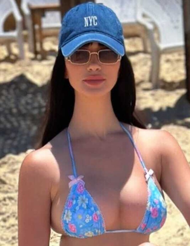 שיר אלמליח בביקיני