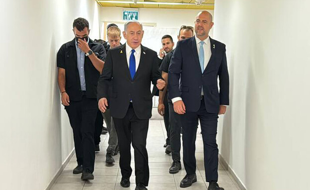 ראש הממשלה בנימין נתניהו ואמיר אוחנה בבית המשפט (צילום: חדשות 12)
