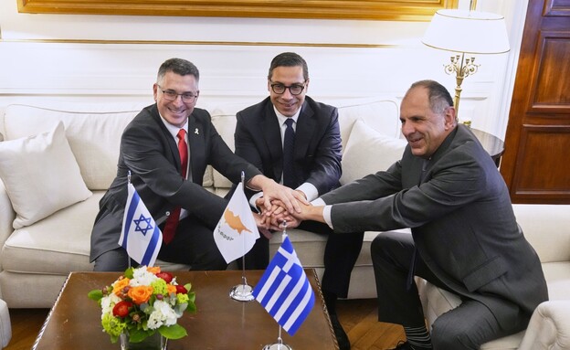 שר החוץ גדעון סער (צילום: AP)