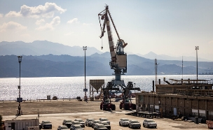 מגרש חנייה למכוניות מיובאות בנמל אילת, 20.2.2025 (צילום: חיים גולדברג, פלאש 90)