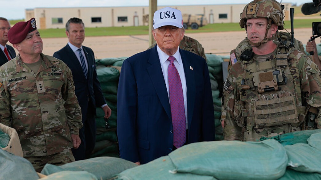 טראמפ בסיור צבאי טראמפ בסיור צבאי