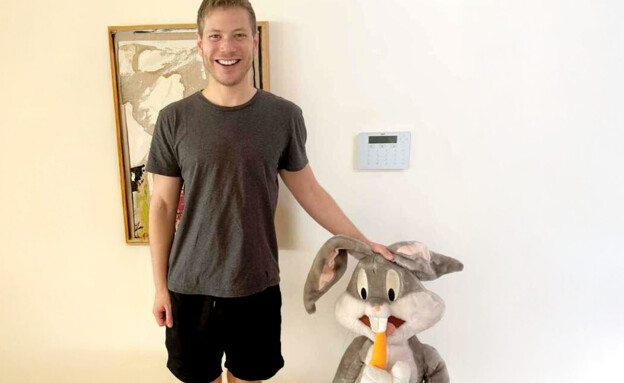 יאיר נתניהו ובאגס באני (צילום: מתוך עמוד האינסטגרם של יאיר נתניהו)