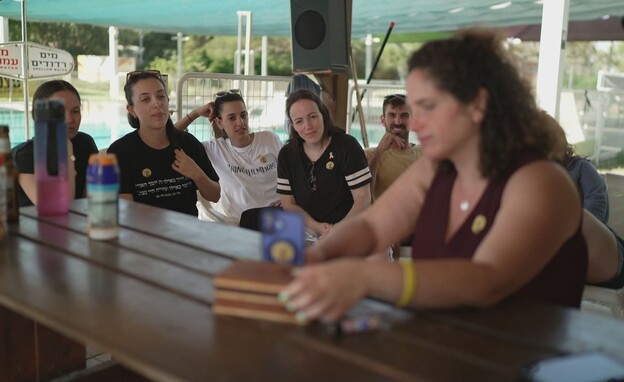 החברים מדברים עם סשה שבארה
