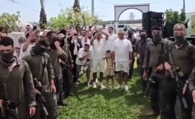 לוחמי מג"ב בטקס בר מצווה (צילום: מתוך עמוד האינסטגרם @eranchen_photographer)