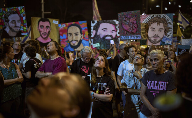 מפגינים בעד עסקת חטופים (צילום: AP)