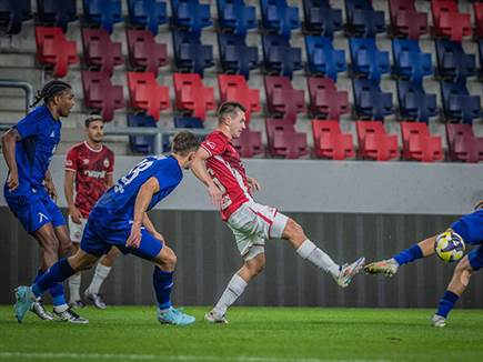 ינסו שוב בקונפרנס (האתר הרשמי של הפועל באר שבע) (צילום: ספורט 5)