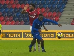 האם ב"ש קופחה? הצביעו בסקר (צילום: ספורט 5)