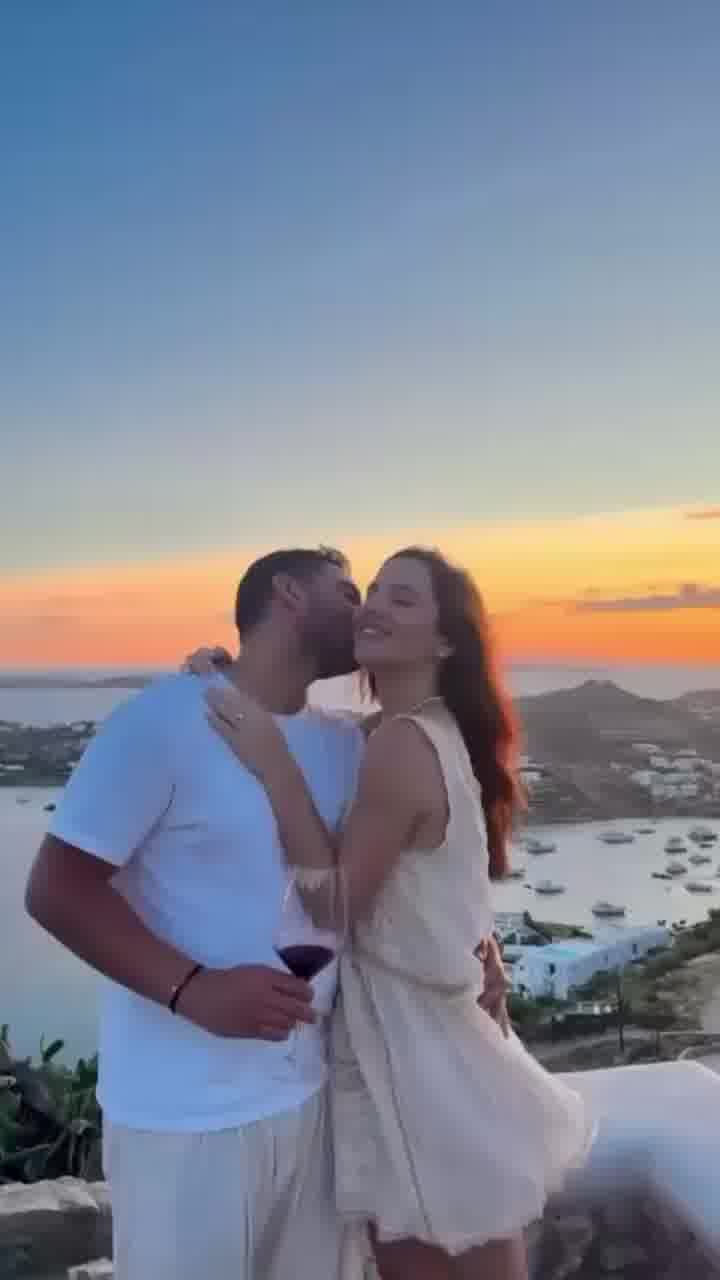  חודש בלבד אחרי האירוסים: יורשת המיליונים אלינור קופלר ובן זוגה מבשרים על היריון
