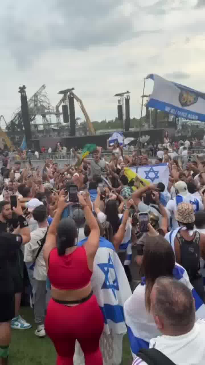 לא לפחד כלל: הישראלים חוגגים בטומורולנד