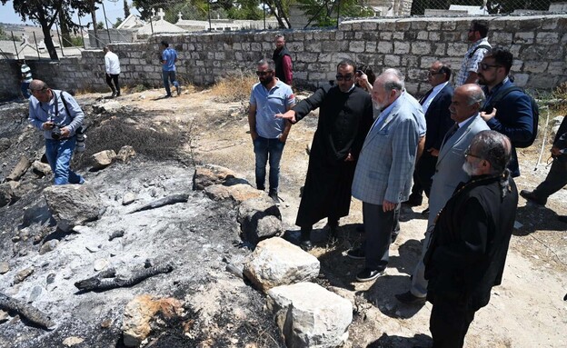 שגריר ארה"ב בישראל מייק האקבי בביקור בכפר טייבה  (צילום: מתוך עמוד רשת X של מייק האקבי)