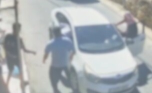 תיעוד חטיפת הפלסטיני (צילום: דוברות המשטרה)