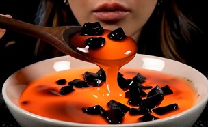 טרנד אכילת לבה (צילום: טיקטוק)