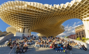שמשייה סביליה ספרד (צילום: RICARDO ALGAR, shutterstock)