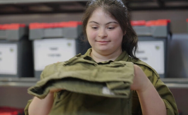 שרה אסייג - מתנדבת ב"גדולים במדים" שרה אסייג - מתנדבת ב"גדולים במדים"