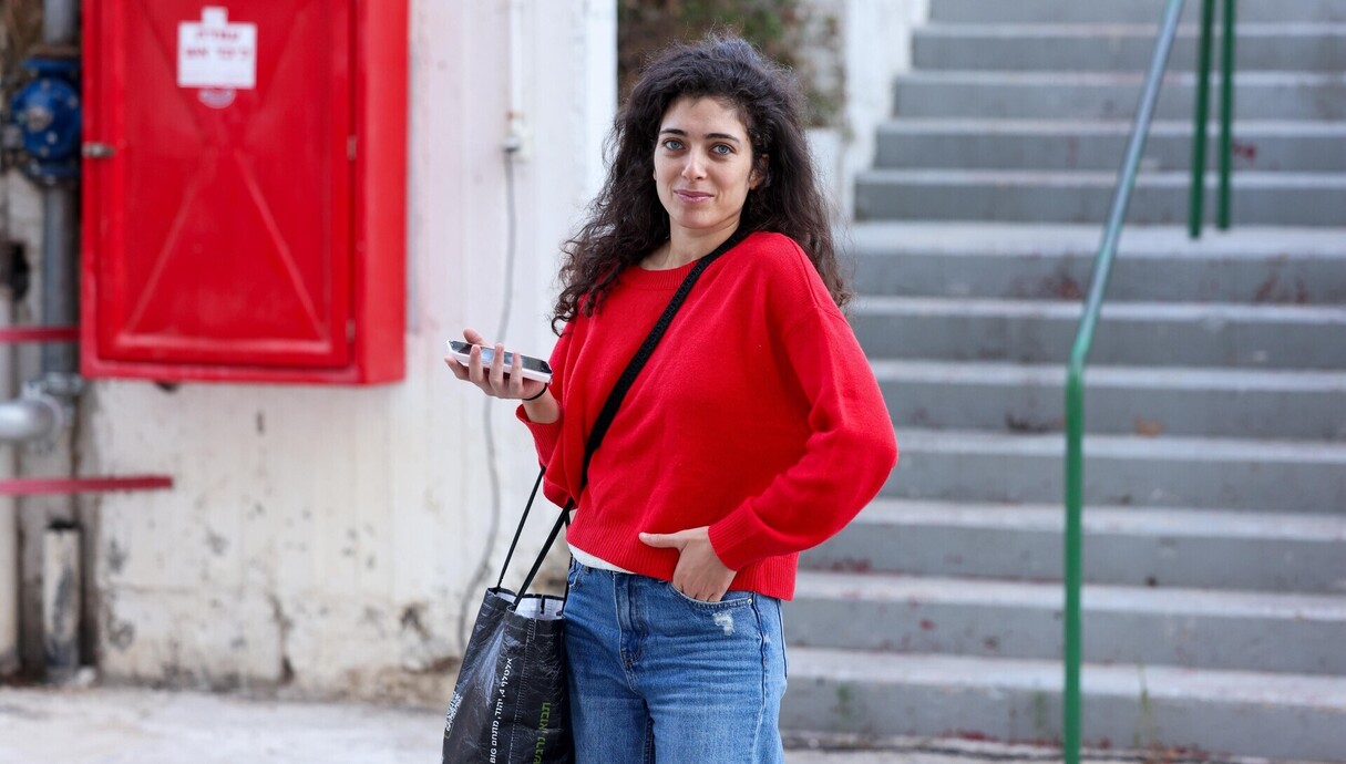 רוני דלומי מגיעה ללייבים רוני דלומי מגיעה ללייבים