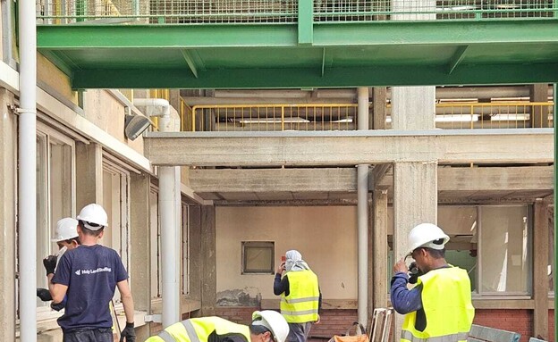 שיפוצים בסורוקה אחרי פגיעת הטיל שיפוצים בסורוקה אחרי פגיעת הטיל