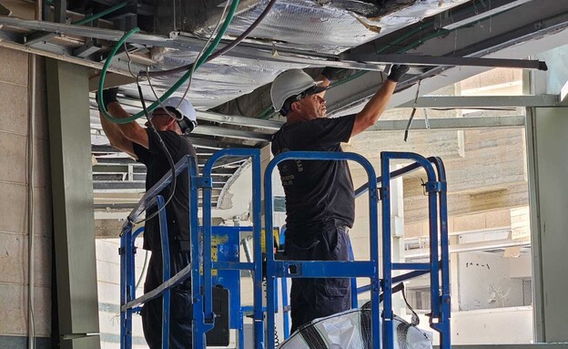 שיפוצים בסורוקה אחרי פגיעת הטיל שיפוצים בסורוקה אחרי פגיעת הטיל