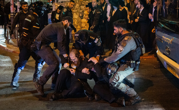 חרדים מפגינים נגד חוק הגיוס (צילום: חיים גולדברג, פלאש 90)