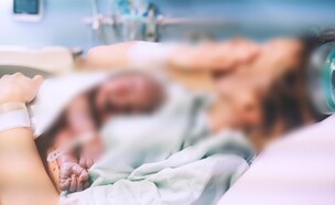 אישה אחרי לידה (צילום: shutterstock)