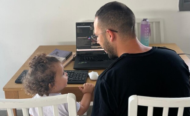 אלי בנימינוב ובתו, Baby Cue (צילום: פרטי)