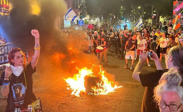 אש הובערה בצומת דיזינגוף (צילום: שימוש לפי סעיף 27א' לחוק זכויות יוצרים)