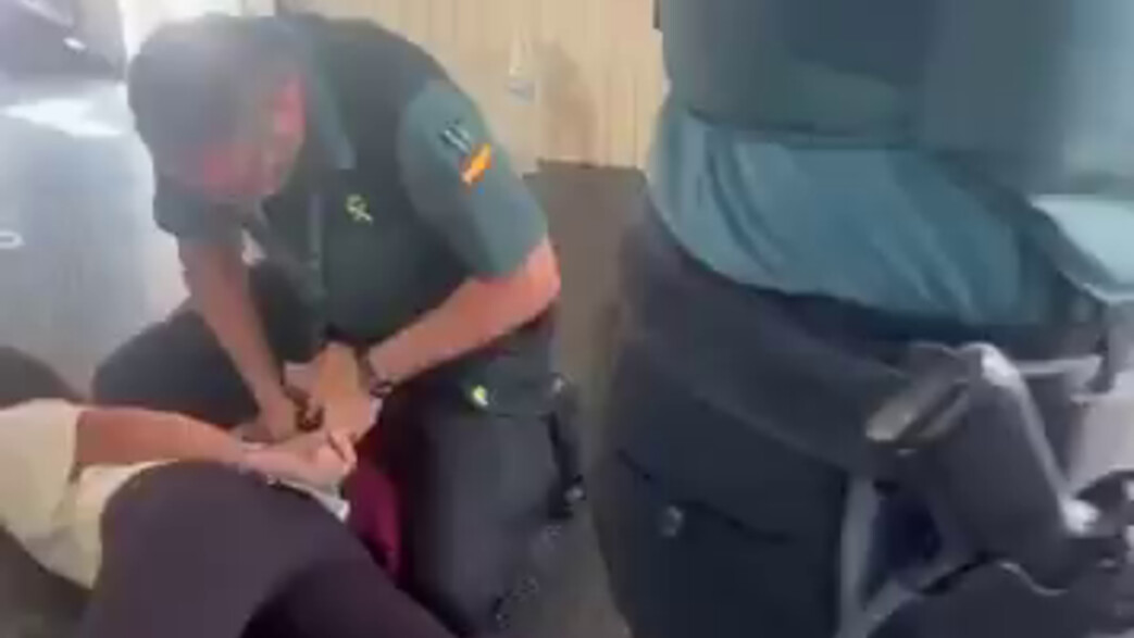 52  נערים סולקו מטיסה בגלל ששרו בעברית