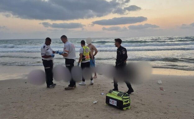 צנחן התרסק סמוך לחוף ארגמן בנתניה (צילום: דוברות מד