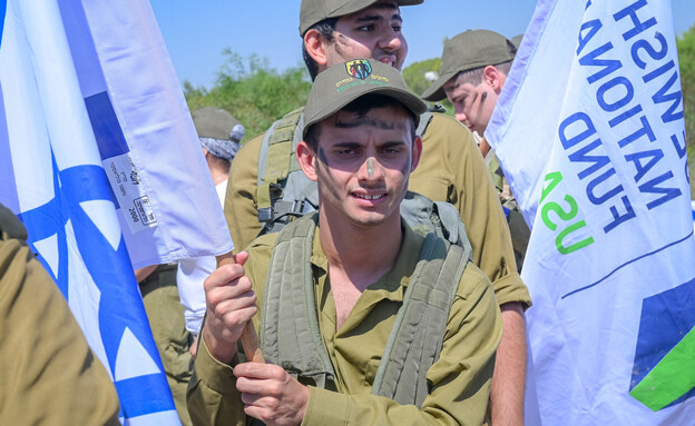 חייל - גדולים במדים