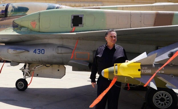 שר הביטחון ישראל כ"ץ בבסיס רמון (צילום: אריאל חרמוני, משרד הביטחון)