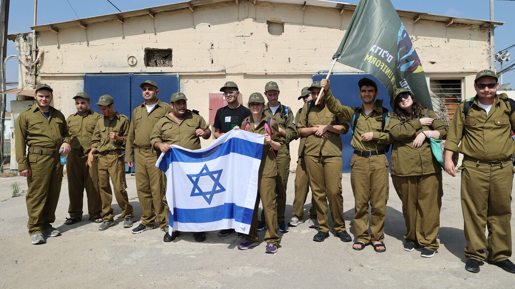 גדולים במדים - חיילים  