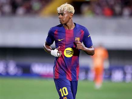 לאמין ימאל, לראשונה כ-10 החדש של ברצלונה (GETTY) לאמין ימאל, לראשונה כ-10 החדש של ברצלונה (GETTY)