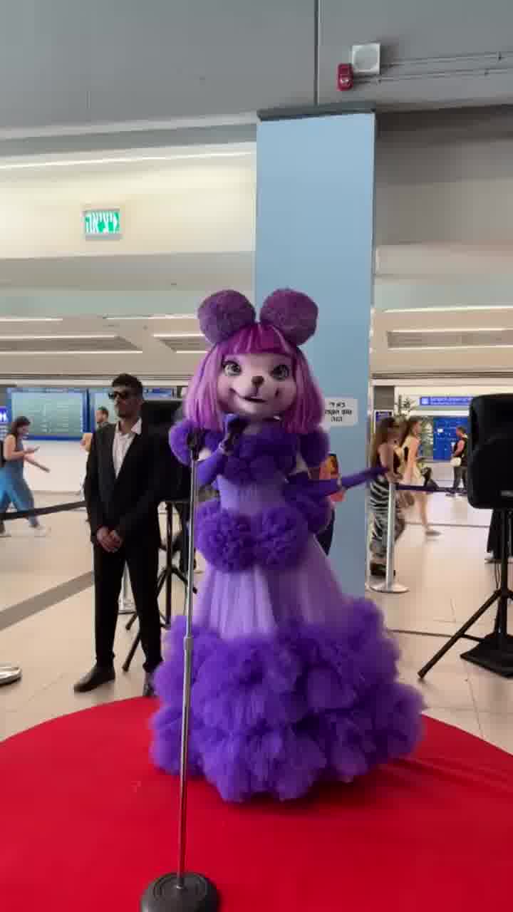 רגע לפני הגמר: הפיינליסטיות של ״הזמר במסכה״ הפתיעו בהופעה ספונטנית בתחנת הרכבת בתל אביב