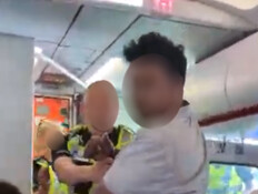 הנוסע בטיסת איזיג'ט איים שיש לו פצצה (צילום: רשתות חברתיות לפי סעיף 27 א')