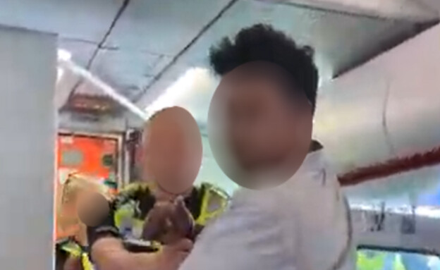 הנוסע בטיסת איזיג'ט איים שיש לו פצצה (צילום: רשתות חברתיות לפי סעיף 27 א')