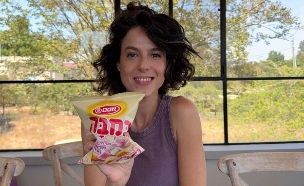 במבה במילוי קרם מרשמלו על האש במבה במילוי קרם מרשמלו על האש