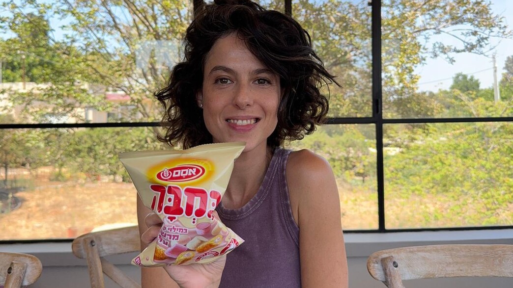 במבה במילוי קרם מרשמלו על האש במבה במילוי קרם מרשמלו על האש